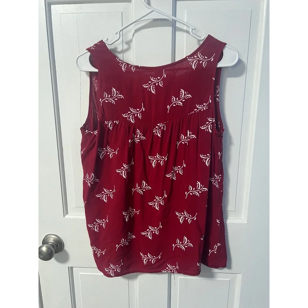 Old Navy Womens Burgundy White Botanical Leaf Print Sleeveless V-Neck Blouse M - Picture 2 of 6